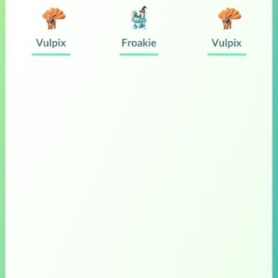 Conta de Pokémon GO com Froakie e Vulpix de Traje