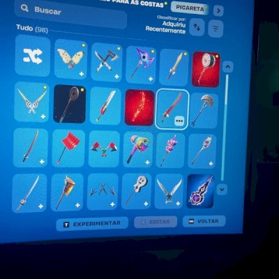 Conta fortnite com mais de 100 skins 
