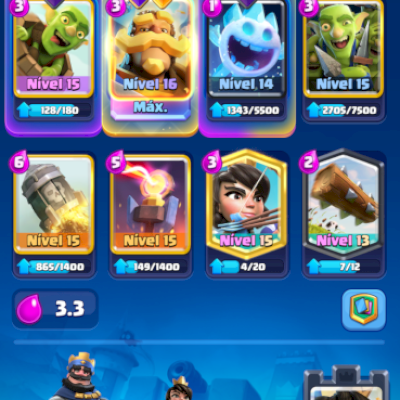 Vendo conta de clash antiga, com todas as cartas encontradas 