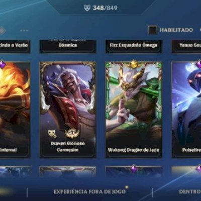 Vendo conta com muitas skins e colecionáveis 