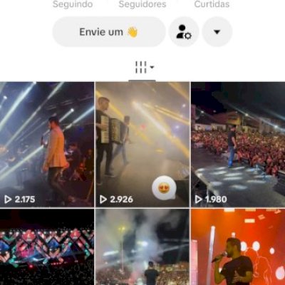 Vendo conta do tik Tok bem engajada 